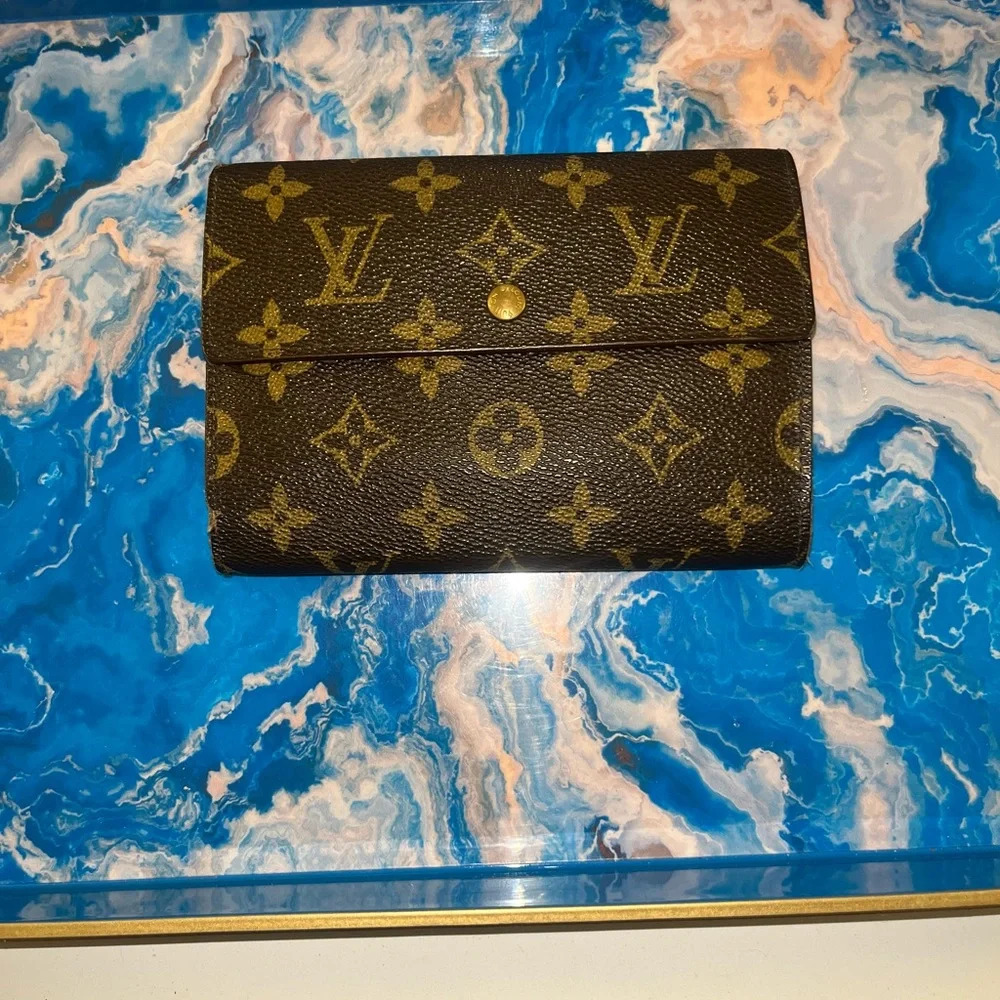 🍀 Louis Vuitton monogram larger size wallet - good condition! Authentic. - Picture 5 of 16